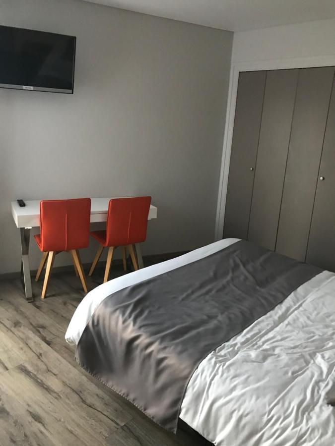 Auberge De La Paillere Lavours Buitenkant foto