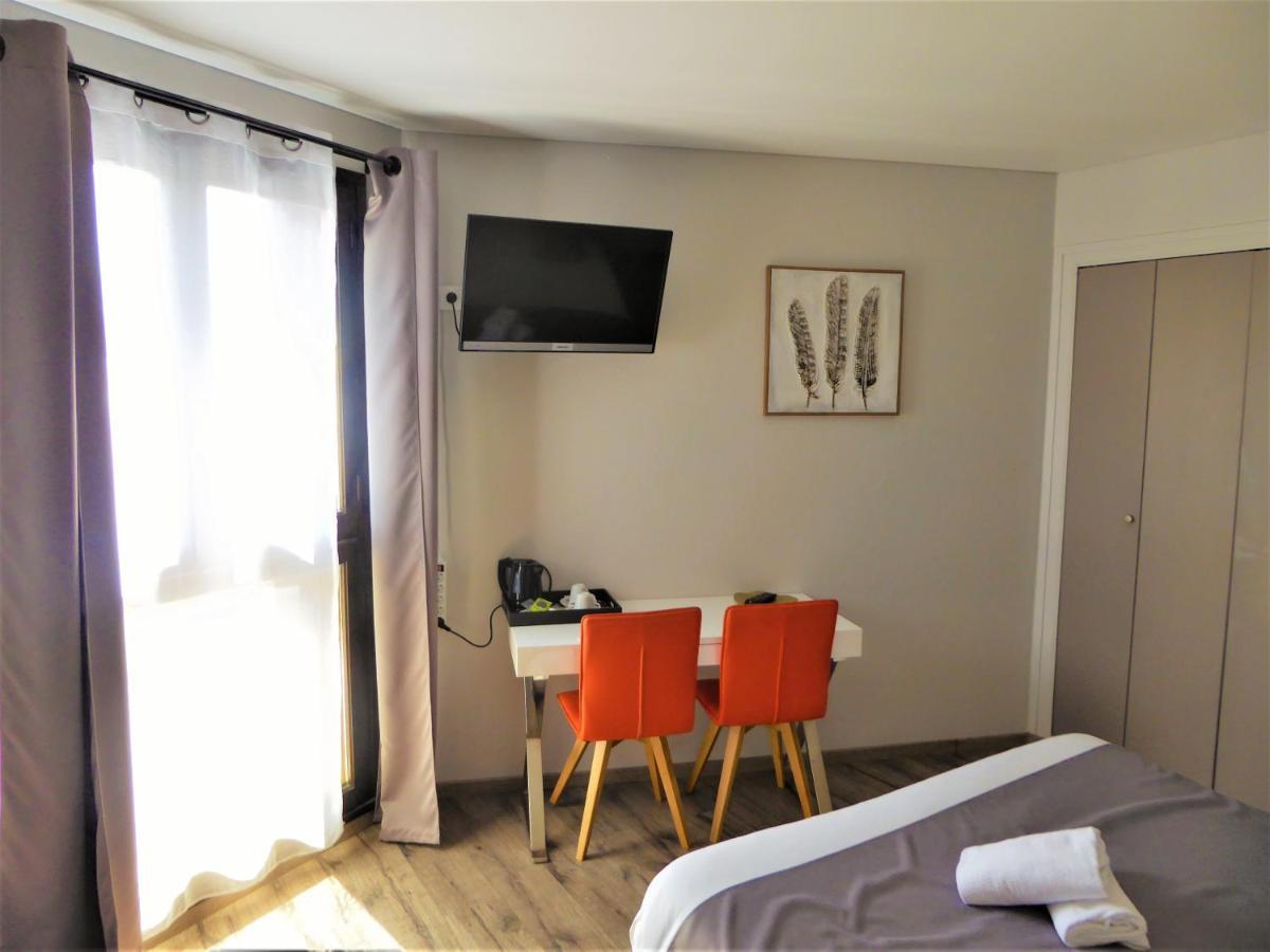 Auberge De La Paillere Lavours Buitenkant foto