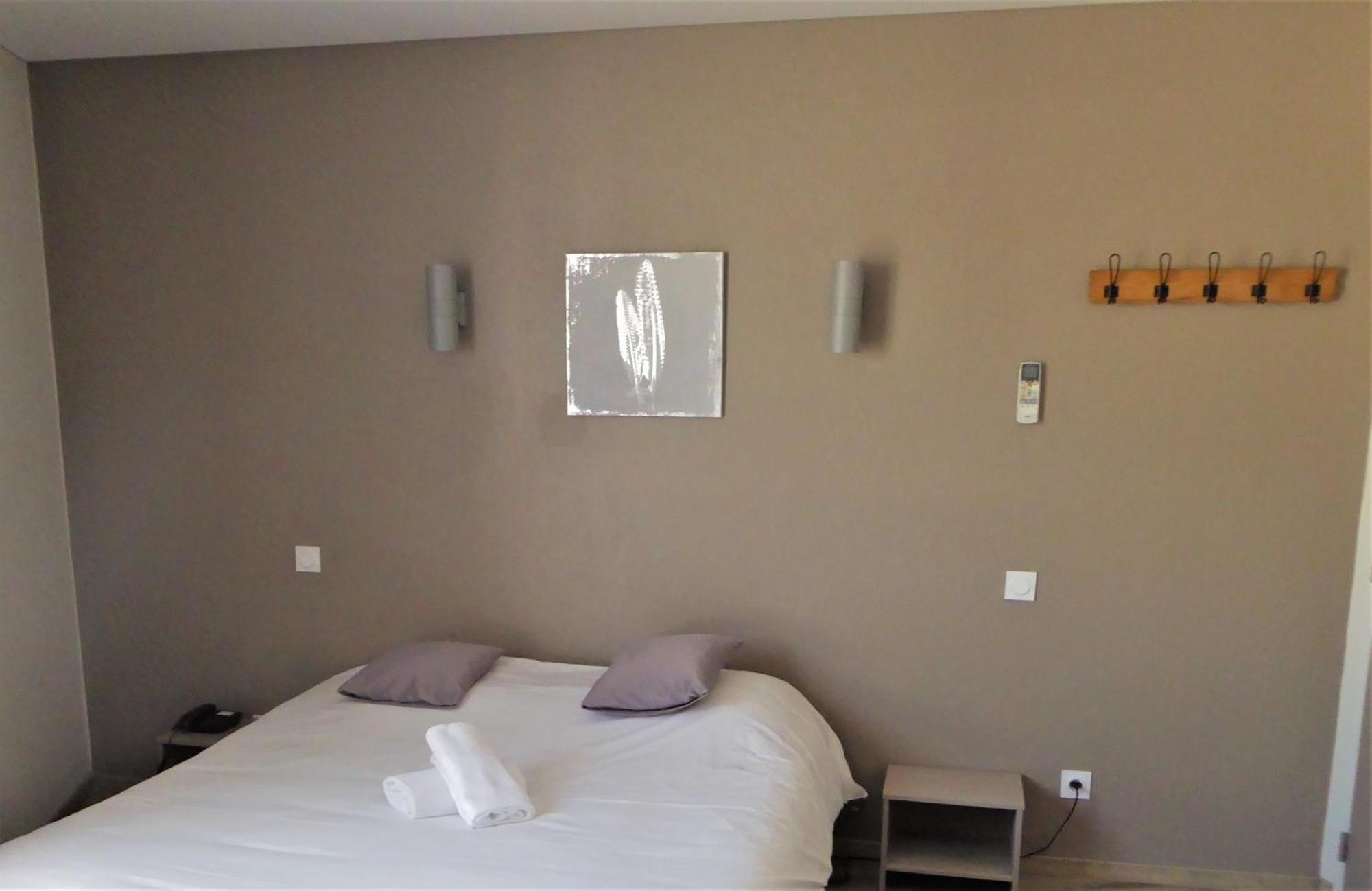 Auberge De La Paillere Lavours Buitenkant foto